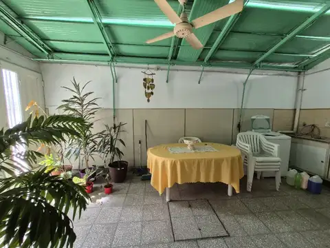 Casa en Alquiler con 1 cochera