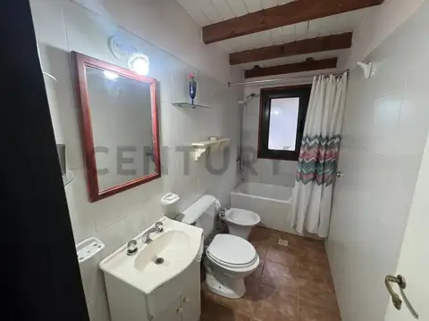 Casa 2 ambientes con 1 baño