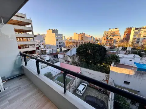 Bauness 1200, Piso 4