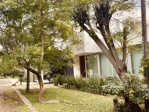 Casa en Venta en Countries y Barrios Cerrados en la Plata, USD 375.000