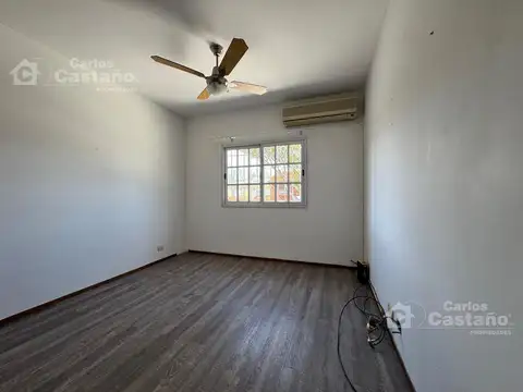 Dúplex 3 ambientes con cochera y jardín en Olivos, a metros de Panamericana