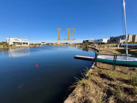 Terreno en Venta de 913,0 m2