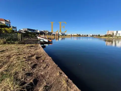 Muelles, Puertos Del Lago 100