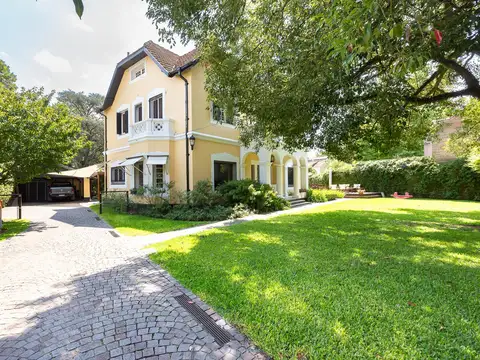 Casa en venta - San Isidro - Beccar (vías a Libertador) - 4 dormitorios (1 suite) - jardín y pileta