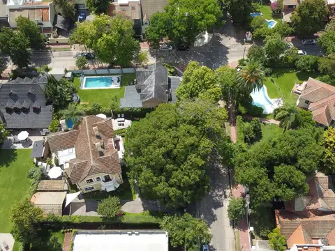 Casa en Venta con 6 cocheras