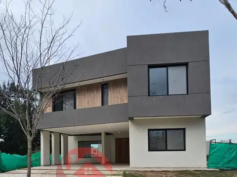 Casa a estrenar en 2 plantas en Santo Tomas