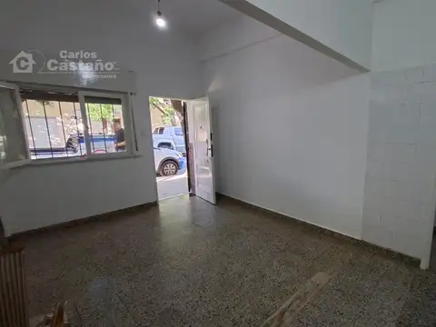 Ph 3 ambientes con garaje al frente.