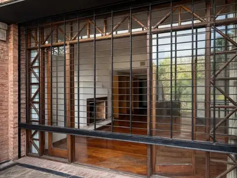 Casa de categoría 7 ambientes con jardín, playroom y cocheras | Las Lomas de Núñez