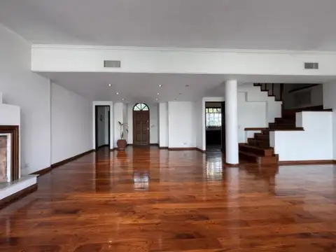 Casa 7 ambientes con 5 baños