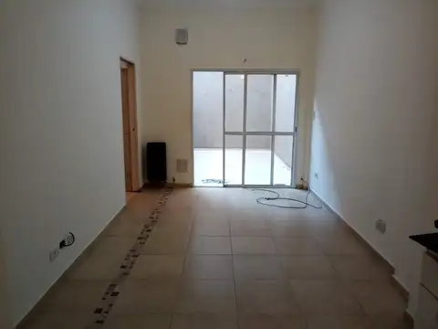 Monoambiente P.B. Con Patio Carlos A. Lopez al 3000