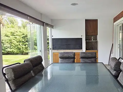 Casa 7 ambientes con 4 baños