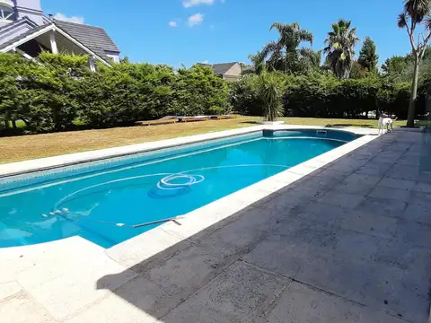 Casa en Venta con 3 cocheras
