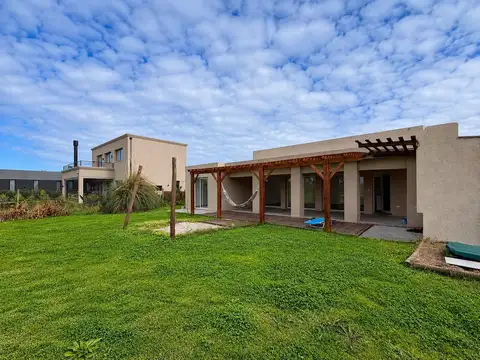 CASA A ESTRENAR EN VENTA -  SAN SEBASTIAN AREA 7
