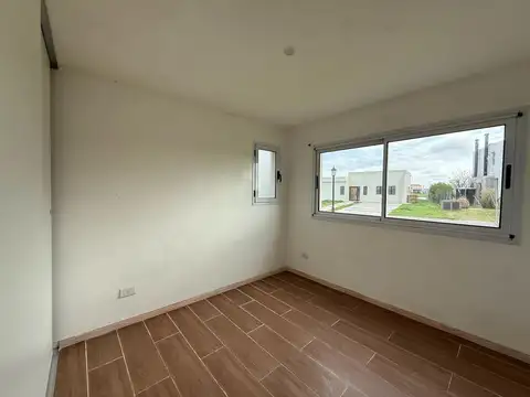 Casa en Alquiler con 2 cocheras
