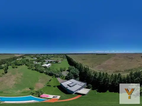 Casa en venta - 4 dormitorios 3 baños - 276mts2 - Haras del Sur II, La Plata [FINANCIADA]