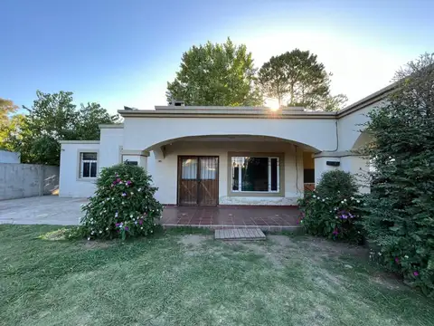 Casa Quinta en 3 Lotes Cerca Colectora Acceso Oeste Piscina