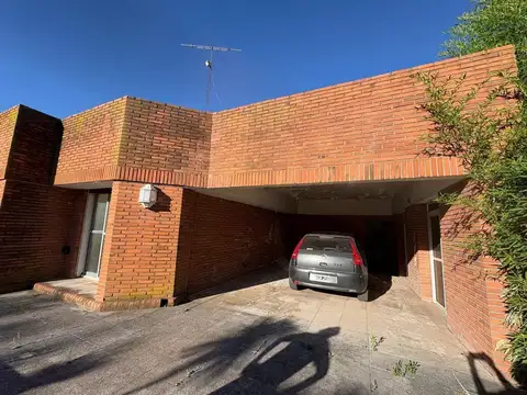 Las Retamas 4221