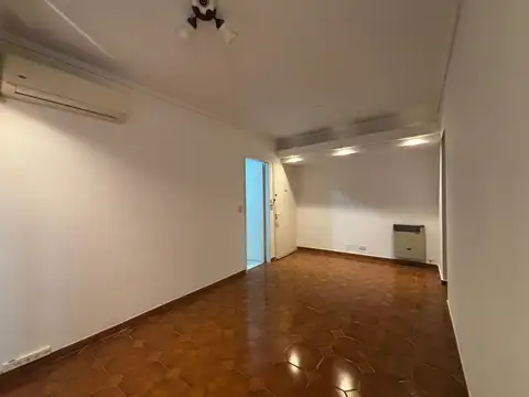 Departamento en Alquiler en Monte Castro, $ 750.000