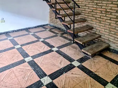 Casa 10 ambientes con 2 baños