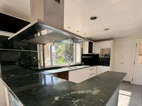 Casa en Venta con 5 cocheras