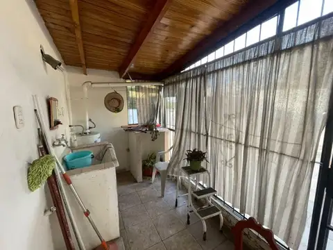 Depto Tipo Casa 6 ambientes con 2 baños