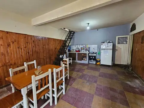 Casa 5 ambientes con 1 baño