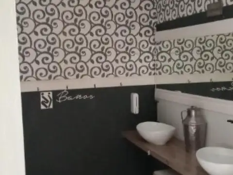 Local en Alquiler en Los Hornos, $ 1.500.000