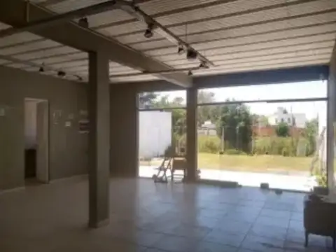 Local en alquiler - 2 Baños - Los Hornos