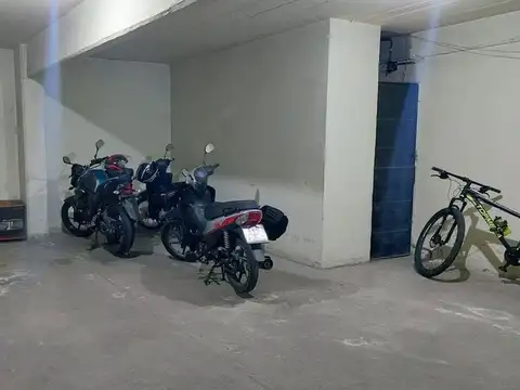 Venta cochera fija cubierta  zona Plaza Mitre