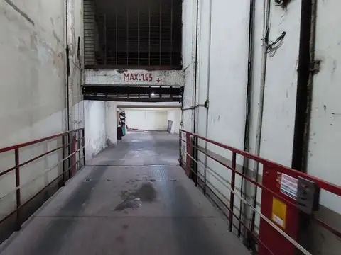 Venta cochera fija cubierta  zona Plaza Mitre
