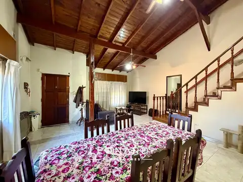 Casa en Venta con 3 cocheras