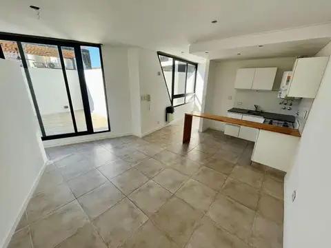 Monoambiente con patio exclusivo en venta - 3 de Febrero al 2700