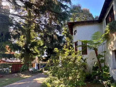 Casa 5 ambientes con 4 baños