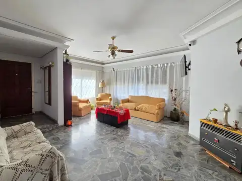 Casa en B.Guemes, Haedo, venta, 4 ambientes, 2 cocheras
