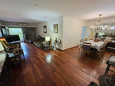 Dpto al frente con balcón en 1er piso y cochera