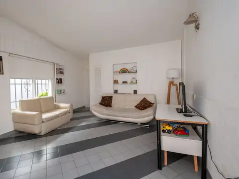 Casa 8 ambientes con 4 baños
