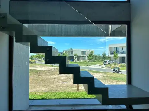 Impecable casa a estrenar