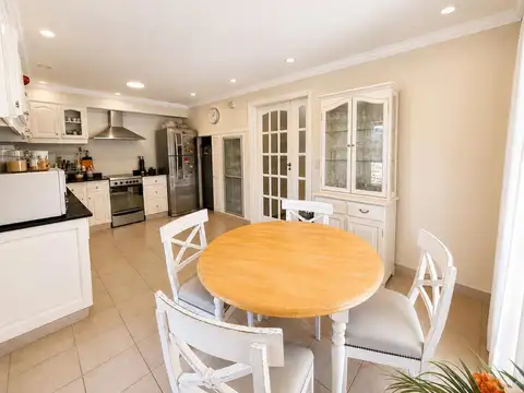 Casa 6 ambientes con 3 baños