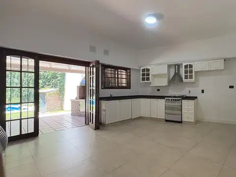 Venta/Financiacion Apto Credito Casa Tres Dormitorios Jardin Piscina Cochera. Pichincha