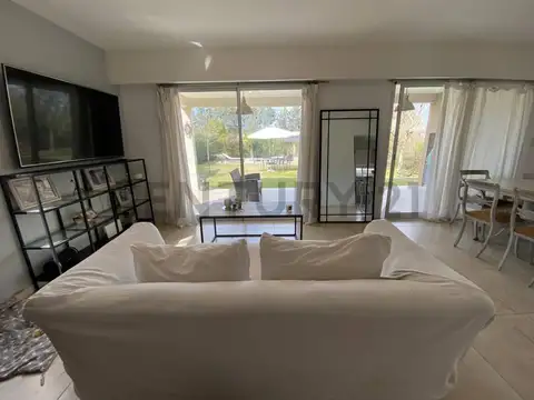 Casa en Venta con 4 cocheras