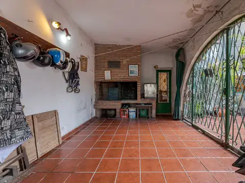 Casa 5 ambientes con 2 baños