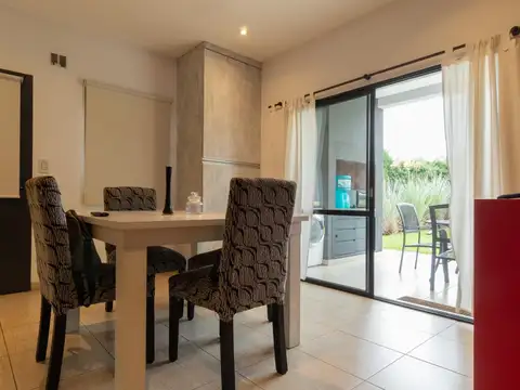 Venta Casa 4 Ambientes Ambueblada en Barrio Cerrado