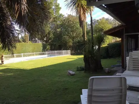 Las Lajas sobre doble terrero, pileta, gran jardín