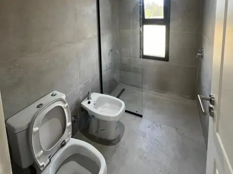 Venta. Casa. 4 ambientes. Area 60. La plata.