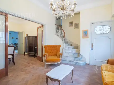 Casa 8 ambientes con 2 baños