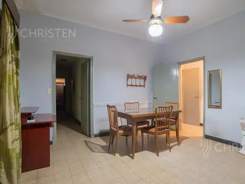 Casa en venta de 4 habitaciones patio y cochera Barrio Constituyentes
