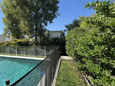 VENTA CASA 4AMB CON PILETA LOTE CENTRAL CONSOLIDADO EXCELENTE CALIDAD PREMIUM