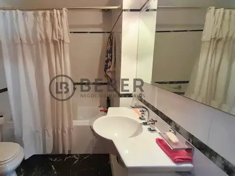 Apto Crédito-Venta luminoso departamento 3 ambientes con balcóna al calle, zona Güemes Mar del Plata