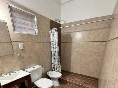 Casa 2 ambientes con 2 baños