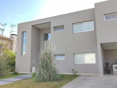 Casa en Venta en Las Golondrinas, USD 499.000